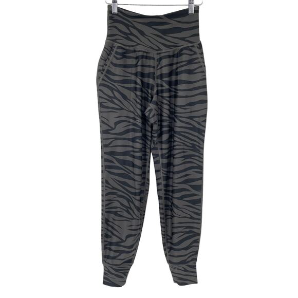 Old Navy High Rise PowerSoft Leggings XS Animal Print Stretch Activewear - Picture 1 of 7